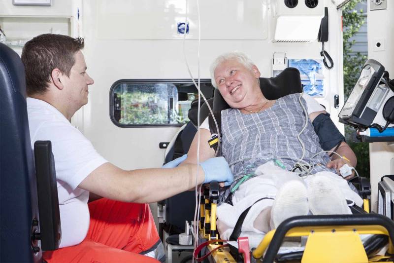 AMBULANCE POUR ACCOMPAGNER UNE PERSONNE AUX URGENCES APRÈS UN ACCIDENT à Tourcoing