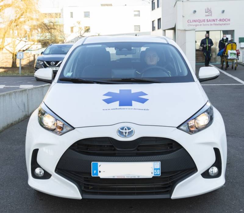 Ambulance Service Nord – Transports en VSL hybrides Toyota Yaris. Service écoresponsable depuis Linselles, Tourcoing et la Vallée de la Lys. Soins, consultations, dialyse, chimiothérapie